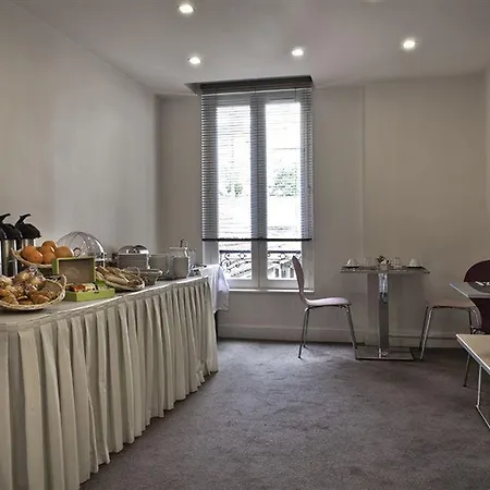 Hotell Mercure Paris Longchamp 4*